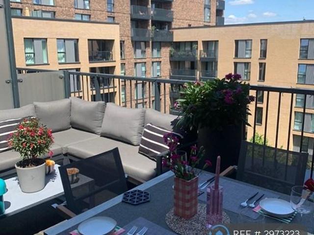 Greyhound Parade, London, SW17 Studio to rent £1,975 pcm £456 pw