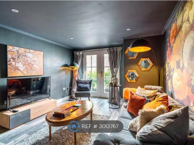 Greyhound Road, Barons Court W14, 2 bed flat to rent, £2,950 pcm | PrimeLocation