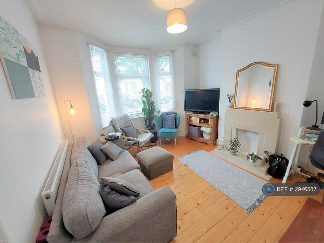 Greyhound Road, London, NW10 4 bed terraced house to rent £3,950 pcm £912 pw