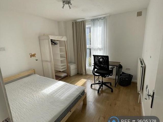 Greyhound Road, London, W6 3 bed flat to rent £2,850 pcm £658 pw