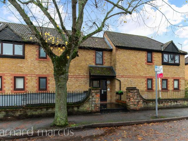 Greyhound Road, SUTTON 1 bed flat to rent £1,400 pcm £323 pw