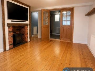 Greyhound Road, Sutton, SM1 1 bed maisonette to rent £1,695 pcm £391 pw