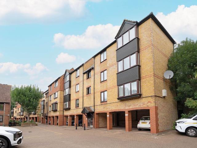 Greyhound Road, Sutton SM1, 1 bed flat to rent, £1,350 pcm | PrimeLocation