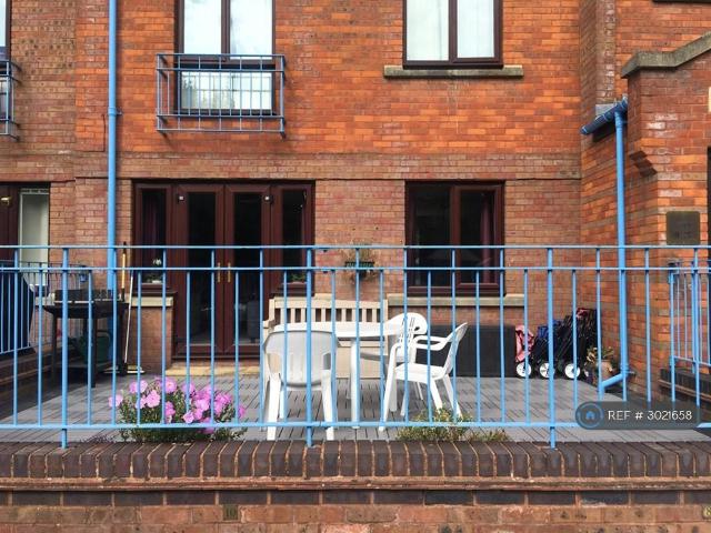 Greys Court, Reading, RG1 2 bed flat to rent £1,575 pcm £363 pw