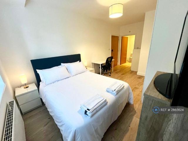 Greystoke House, London, W5 1 bed in a flat share to rent £1,300 pcm £300 pw