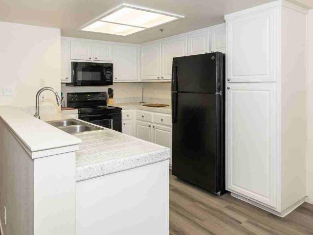Greystone Apartments & Townhomes 3 Bedroom Apartment for Rent at 2505 5th St, Davis, CA 95618