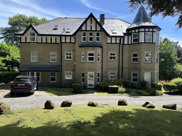 Greystones Court, Roundhay LS8 2 bed apartment to rent £1,495 pcm £345 pw