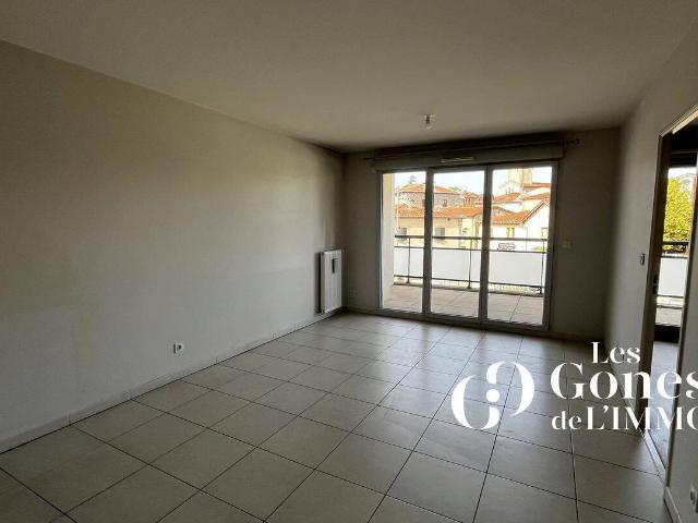GREZIEU LA VARENNE centre, T2 récent de 44,88m2 avec balcon + ga