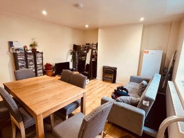 Great 4 Bed Flat. Near St George's Hospital