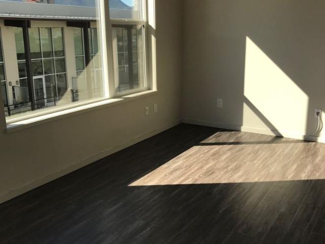 Great 2bed, 1 bath 5th floor condo right downtown area