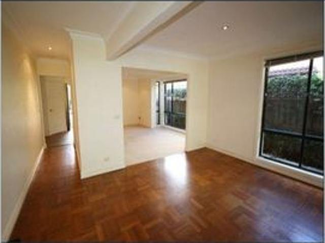 Great 3 bed townhouse with neat courtyard