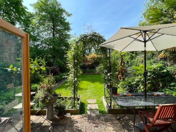 Great 3 Double Bedroom Garden Apartment