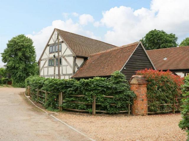 Great Tangley, Guildford GU5 3 bed house to rent £3,650 pcm £842 pw