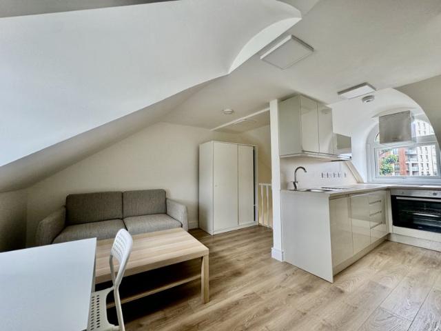 Great top floor studio in NW6