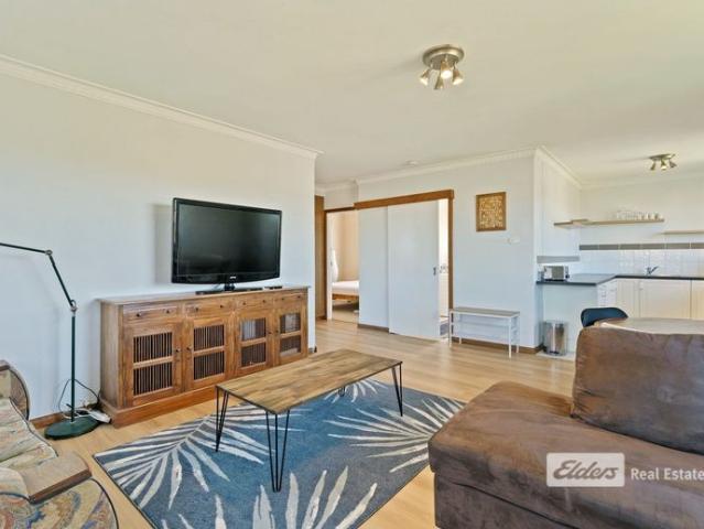 GREAT TOP FLOOR UNIT