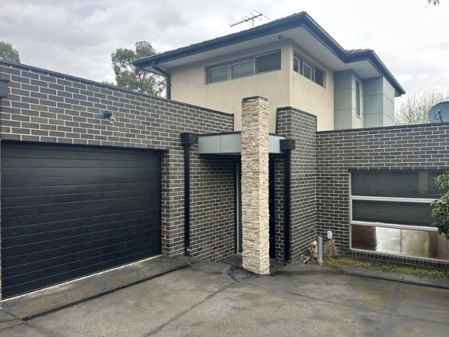 Great townhouse, great spot!