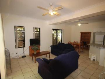 Great townhouse, walk to UQ great value