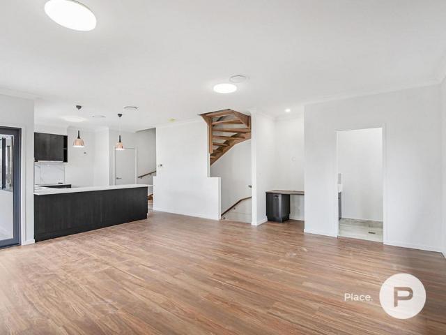 Great townhome in a great area, Inc Solar