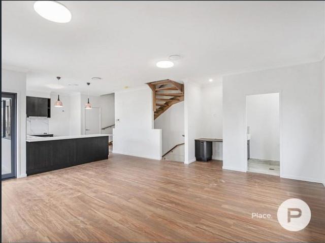 Great townhome in a great area, Inc Solar