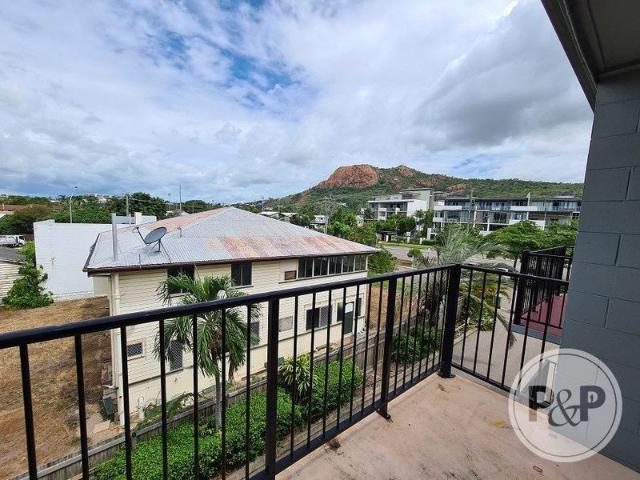 GREAT UNIT CLOSE TO THE CITY AND STRAND!