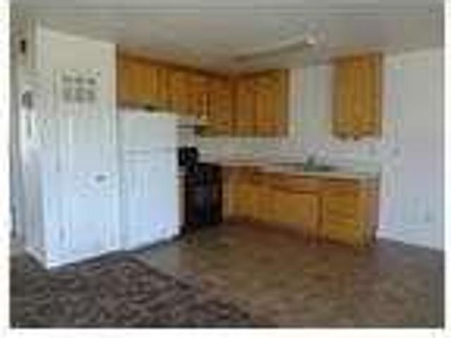 GREAT UNIT, GOOD LOCATION CLOSE TO SCHOOLS, LIBRARY AND SHOPPING. $800/mo