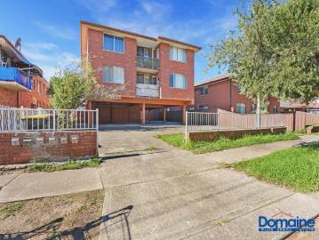 Great Unit, Great Location and Good Street!