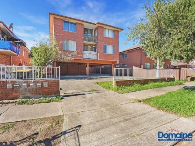 Great Unit, Great Location and Good Street!
