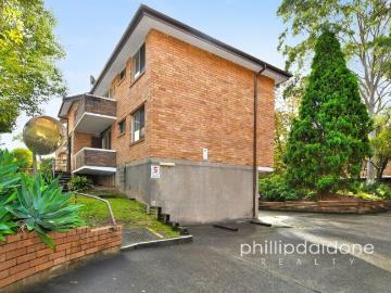 GREAT UNIT IN A GREAT LOCATION!