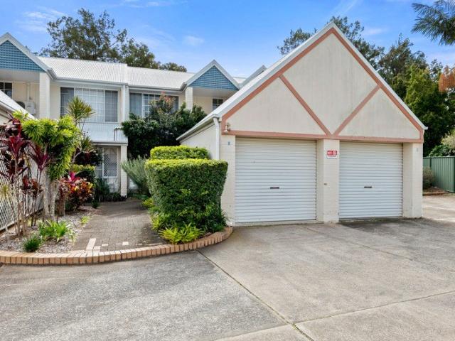Great unit in a handy location!