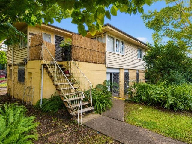 Great Value City Fringe Living Utilities Included and Shared Bathroom