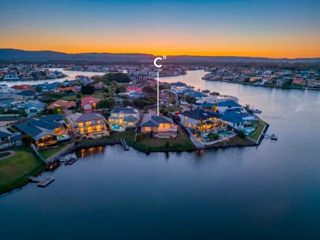 Great Value Family Home 30m of Waterfrontage Large 1,000m2 Block