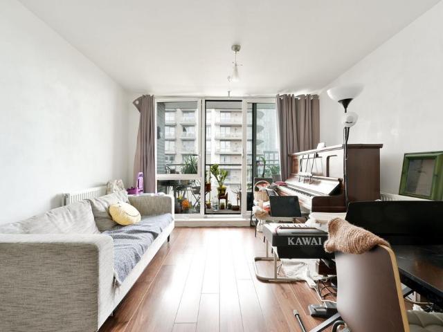 Great West Quarter, Brentford, TW8 1 bed flat to rent £2,750 pcm £635 pw