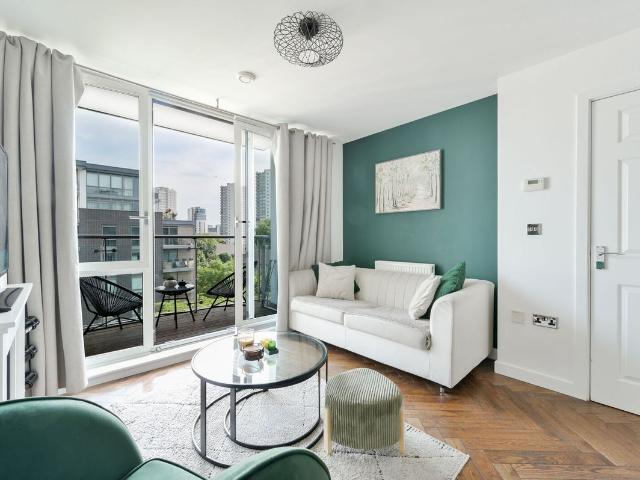 Great West Quarter, Brentford TW8, 1 bed flat to rent, £2,500 pcm | PrimeLocation