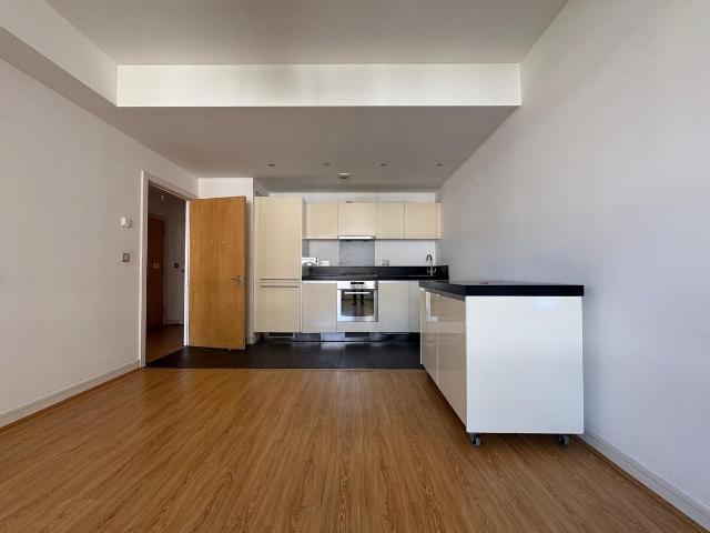 Great West Road, Brentford TW8, 1 bed flat to rent, £1,700 pcm | PrimeLocation