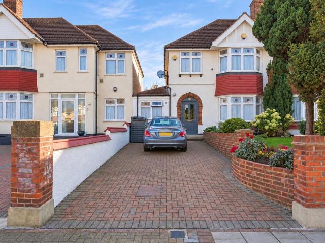 Great West Road, Hounslow, TW5 Studio to rent £975 pcm £225 pw