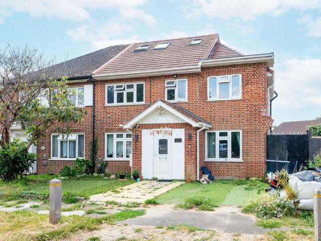 Great West Road, Hounslow, TW5 0DQ. Studio to rent £1,500 pcm £346 pw