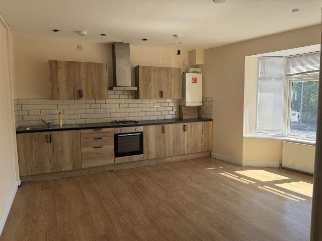Great West Road, Hounslow TW5, 1 bed flat to rent, £1,400 pcm | PrimeLocation