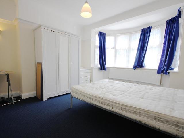Great West Road, Hounslow, TW5 1 bed in a house share to rent £725 pcm £167 pw