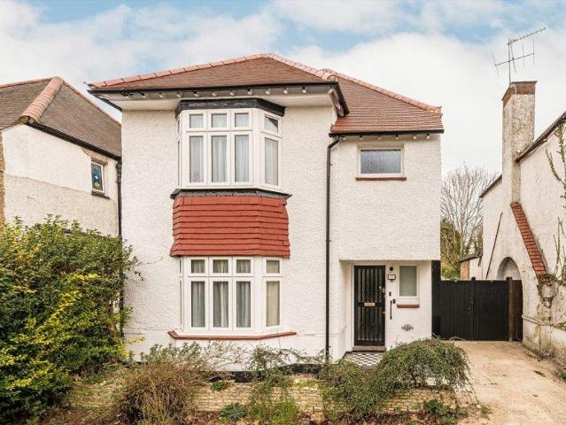 Great West Road, Hounslow TW5 3 bed semi detached house to rent £2,500 pcm £577 pw