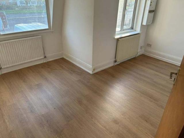 Great West Road, Hounslow TW5, 4 bed shared accommodation to rent, £700 pcm | PrimeLocation