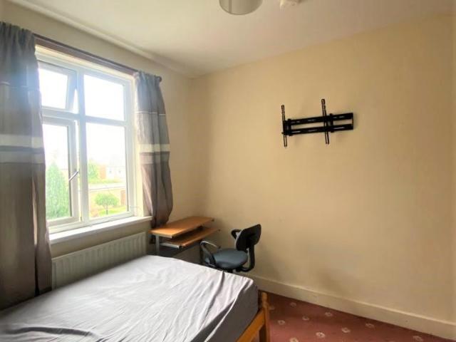 Great West Road, Isleworth TW7 1 bed in a house share to rent £625 pcm £144 pw