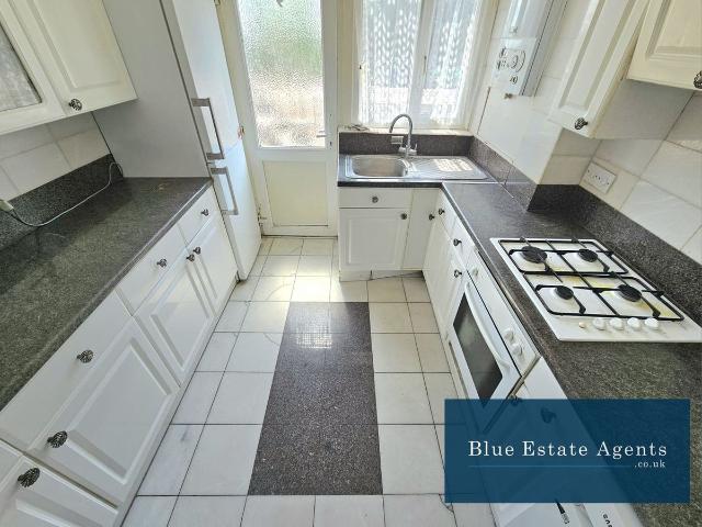Great West Road, Isleworth TW7, 2 bed flat to rent, £1,950 pcm | PrimeLocation