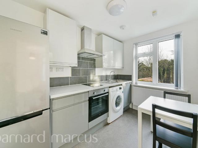 Great West Road, Isleworth TW7, Studio to rent, £1,250 pcm | PrimeLocation