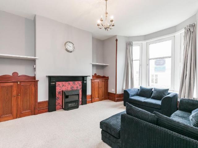 Great Western Place, City Centre. 2 bed flat to rent £750 pcm £173 pw