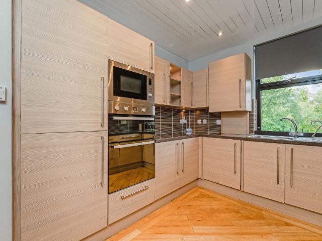 Beaconsfield Road, Kelvinside, Glasgow G12, 2 bed flat to rent, £1,450 pcm | PrimeLocation