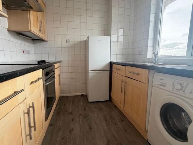 Great Western Road, Glasgow G13, 2 bed flat to rent, £950 pcm | PrimeLocation