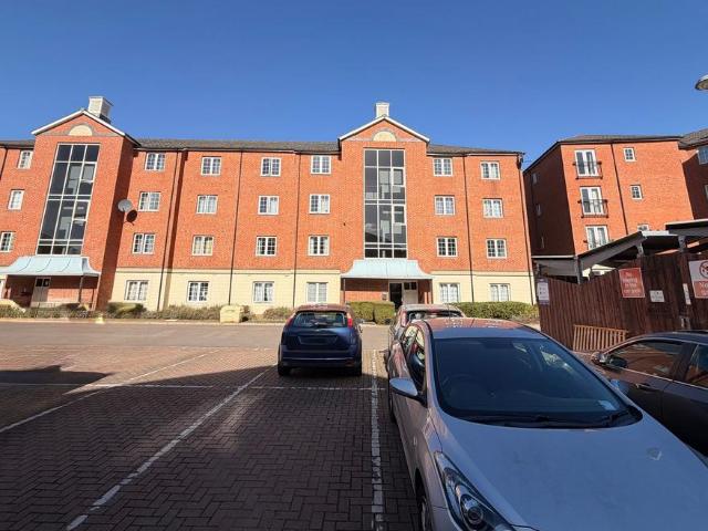 Great Western Road, Gloucester, GL1 2 bed flat to rent £1,100 pcm £254 pw