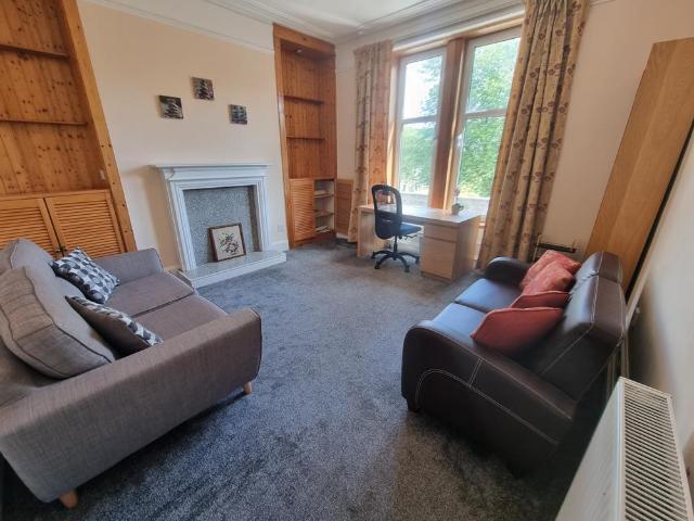 Great Western Road, First floor left. 1 bed apartment to rent £550 pcm £127 pw