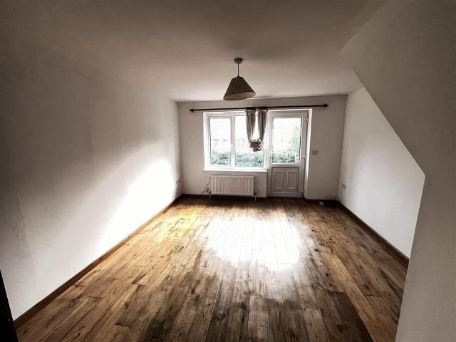 3 Bedroom Semi Detached House To Let