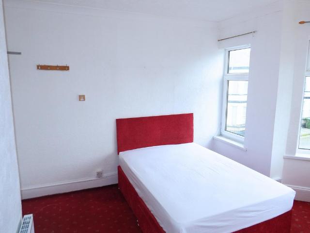 Great Yarmouth NR30 5 bed house of multiple occupation to rent £412 pcm £95 pw
